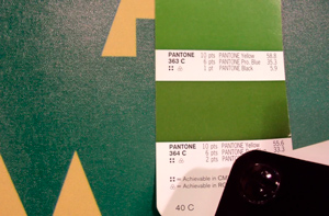 Example showing poor print quality where the banner material does not match the Pantone colour swatch