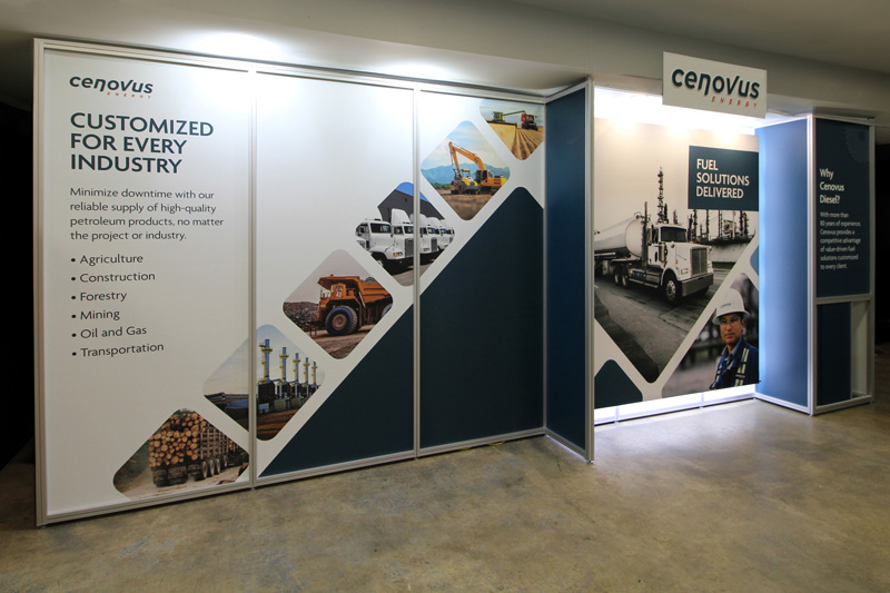 10x20-modular-booth 10x20 version of the booth in the last photo slide. 3 Octanorm panels with graphics and text extend the exhibit.